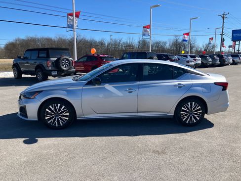 Used 2024 Nissan Altima 2.5 SV image 4