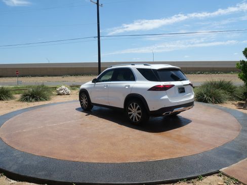 Used 2024 Mercedes-Benz GLE 450 4MATIC image 4