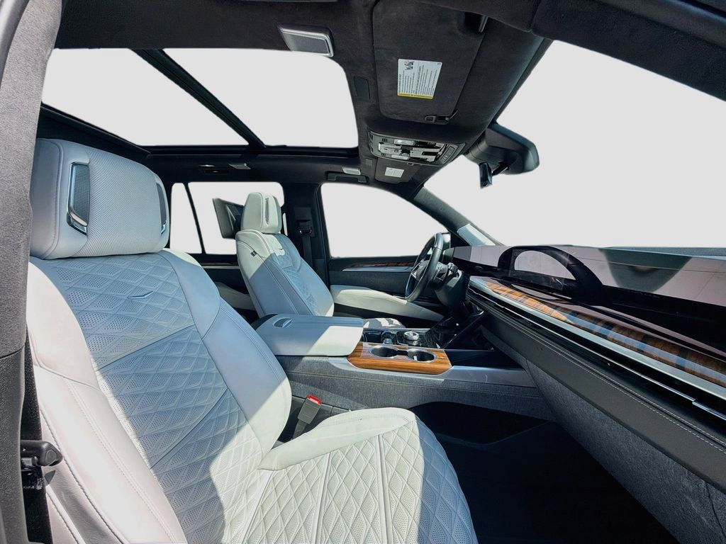 Certified 2025 Cadillac Escalade Sport Platinum w/ LPO, ONYX Package AWD/4WD image 32