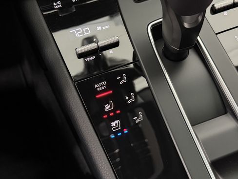 Certified 2026 Porsche Macan AWD/4WD image 38