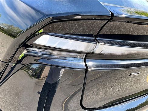 Used 2023 Toyota Prius Prime Premium FWD image 28