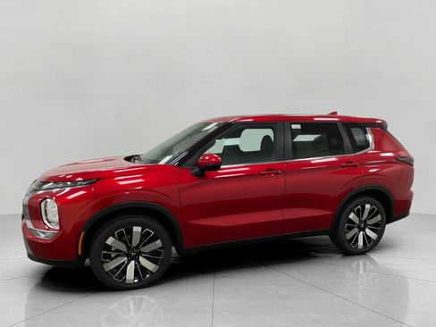 Used 2025 Mitsubishi Outlander SE image 9