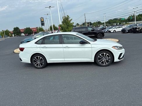 Used 2025 Volkswagen Jetta Sport FWD image 5