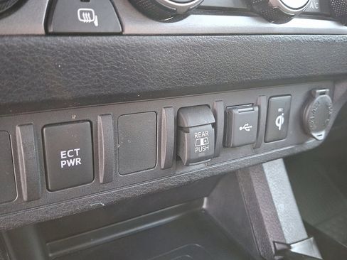 Used 2023 Toyota Tacoma TRD Off-Road image 27