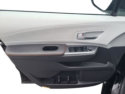 Used 2023 Toyota Sienna XLE image 9