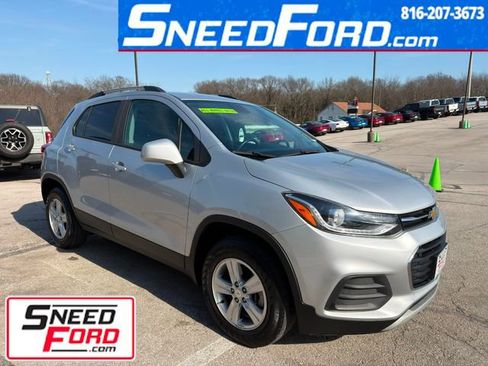 Used 2022 Chevrolet Trax LT w/ LT Convenience Package image 1