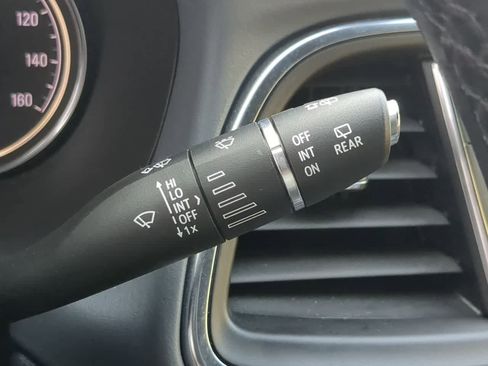 Used 2023 Buick Enclave Essence image 26