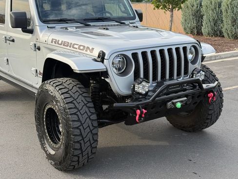 Used 2023 Jeep Gladiator Rubicon w/ Trailer Tow Package AWD/4WD image 3