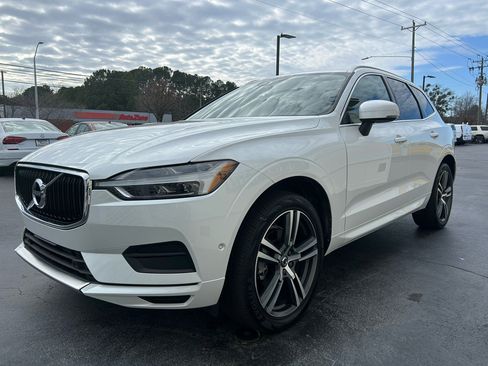 Used 2019 Volvo XC60 T5 Momentum w/ Multimedia Package image 4