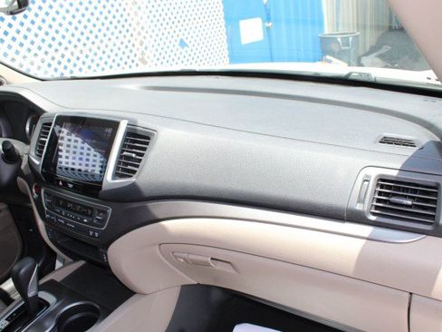 Used 2017 Honda Ridgeline RTL-T image 11