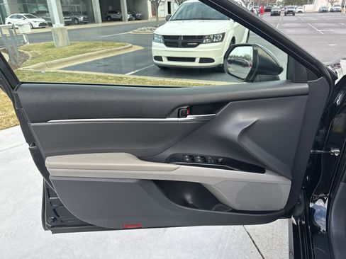 Used 2020 Toyota Camry LE image 14