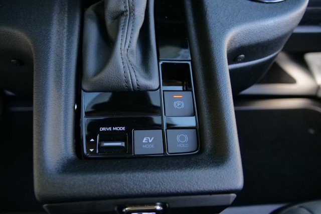 Used 2024 Toyota Sienna XLE w/ XLE Plus Package FWD image 25