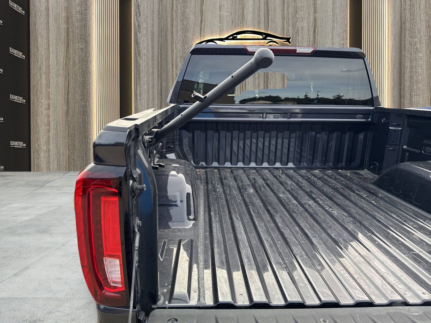 Used 2025 GMC Sierra 1500 SLT AWD/4WD image 32