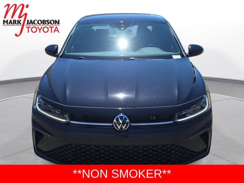 Used 2025 Volkswagen Jetta Sport FWD image 2