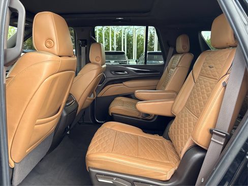 Used 2023 Cadillac Escalade Sport w/ LPO, ONYX Package AWD/4WD image 10