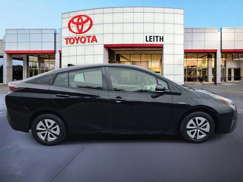 Used 2016 Toyota Prius Three image 4