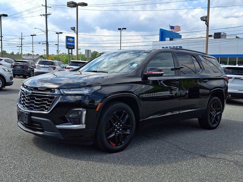 Used 2023 Chevrolet Traverse Premier w/ Redline Edition AWD/4WD image 3