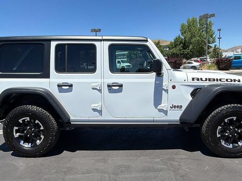 Used 2025 Jeep Wrangler Unlimited Rubicon AWD/4WD image 2