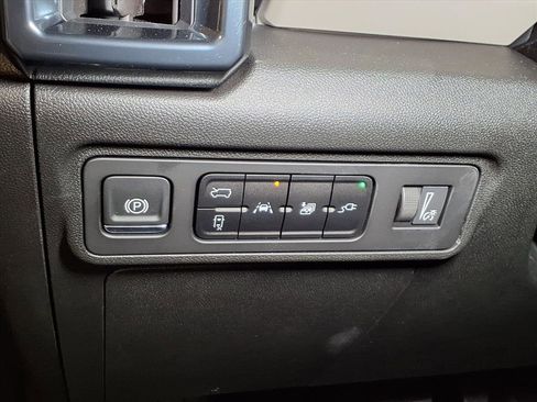 Used 2026 GMC Hummer EV SUV image 17