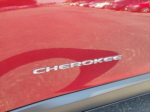 Certified 2020 Jeep Cherokee Latitude w/ Cold Weather Group FWD image 26