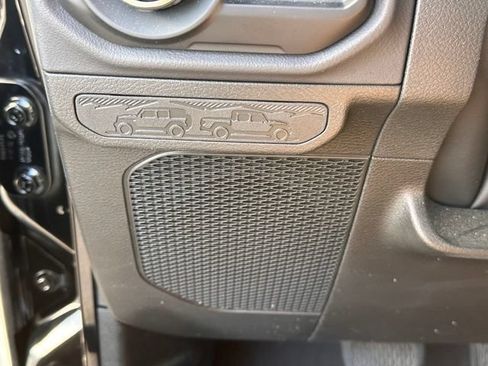 Used 2025 Jeep Wrangler Unlimited Rubicon AWD/4WD image 20