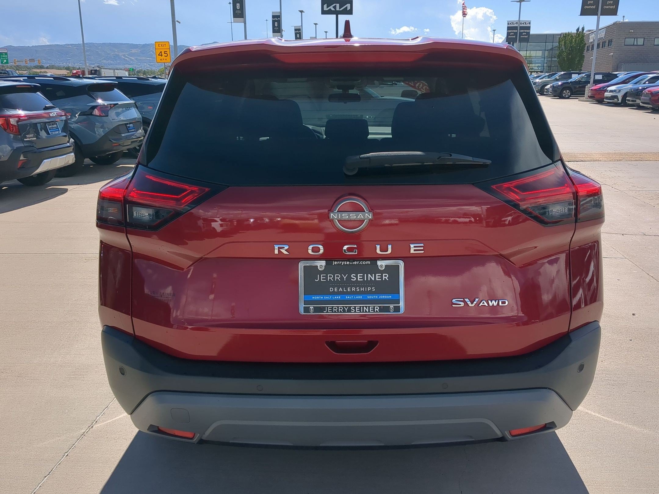Used 2023 Nissan Rogue SV AWD/4WD image 5