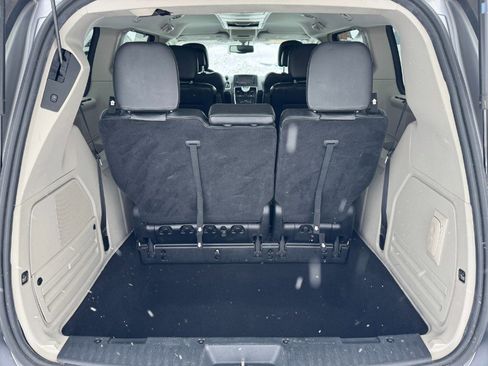 Used 2013 Chrysler Town & Country Limited image 18