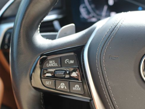 Used 2021 BMW 530e w/ Premium Package image 23