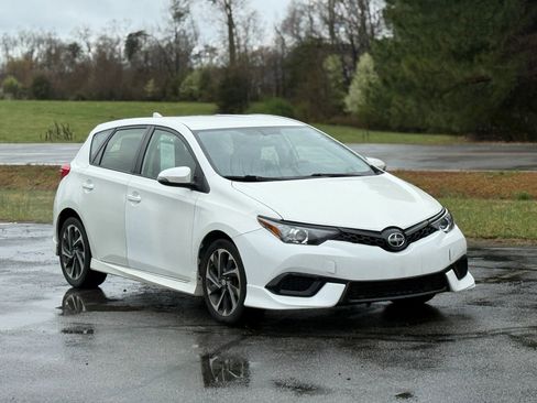 Used 2016 Scion iM FWD image 1