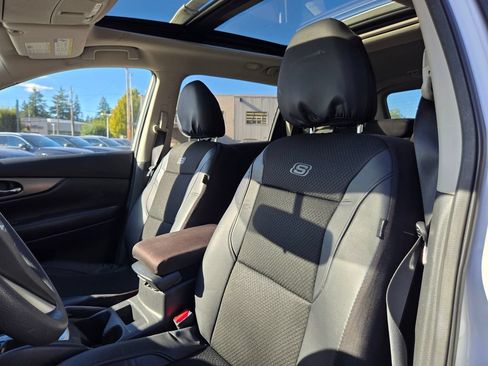 Used 2014 Nissan Rogue SV w/ SV Premium Package AWD/4WD image 21