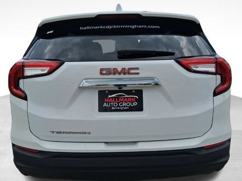 Used 2024 GMC Terrain SLE FWD image 4