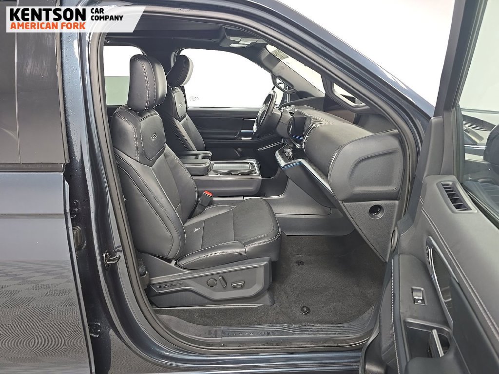 Used 2025 Ford Expedition Max Platinum w/ Stealth Performance Package AWD/4WD image 5