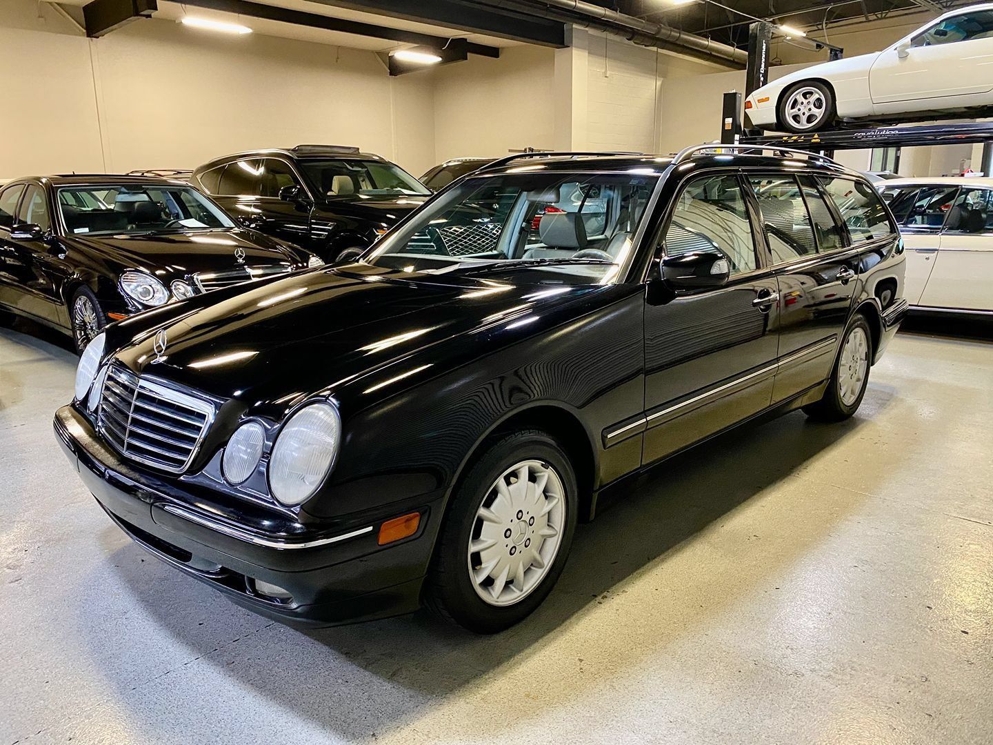 Used 2000 Mercedes-Benz E 320 Wagon image 3