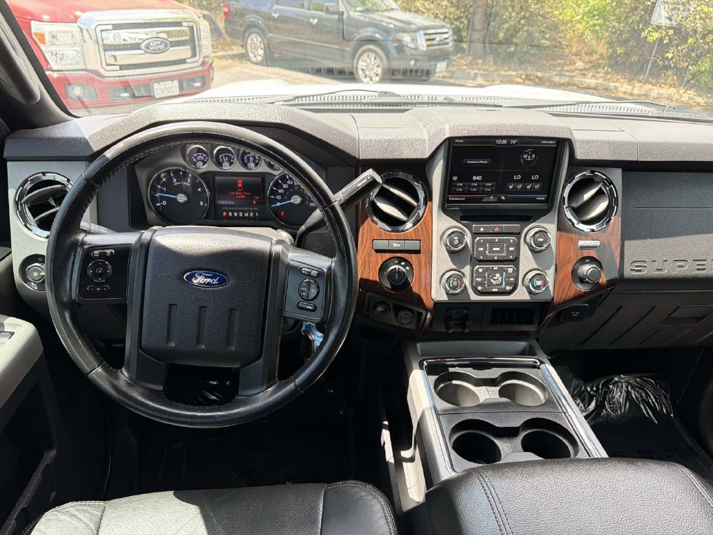 Used 2015 Ford F250 Lariat w/ Lariat Interior Package AWD/4WD image 11