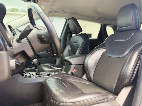 Used 2021 Jeep Cherokee Latitude Plus AWD/4WD image 15