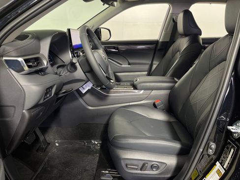 New 2026 Toyota Highlander Platinum AWD/4WD image 12