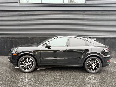 Certified 2025 Porsche Cayenne Coupe AWD/4WD image 2