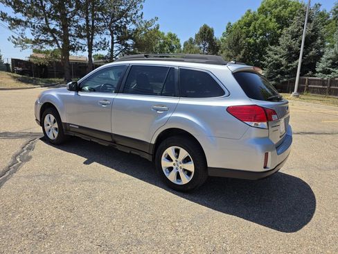 Used 2012 Subaru Outback 3.6R Limited w/ Moonroof Pkg AWD/4WD image 3