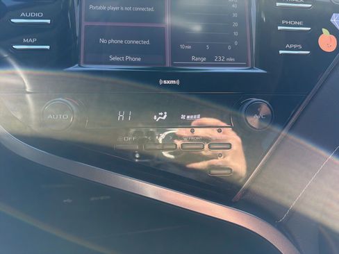 Used 2020 Toyota Camry SE image 18