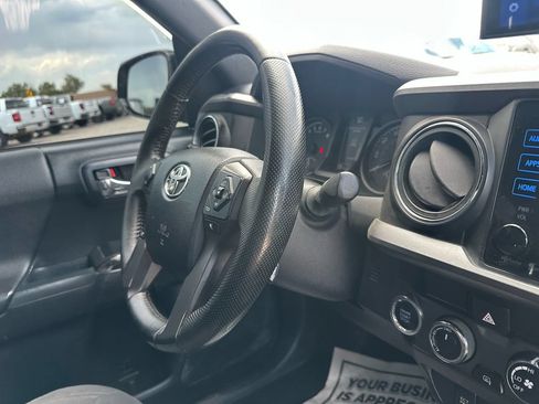 Used 2016 Toyota Tacoma TRD Off-Road AWD/4WD image 17