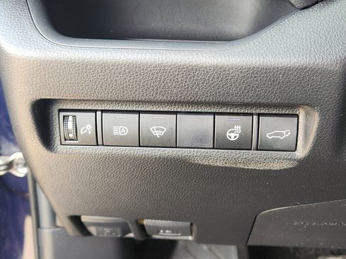 Used 2021 Toyota RAV4 XLE Premium image 18