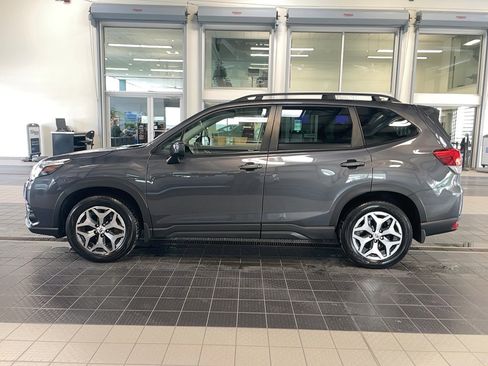 Used 2023 Subaru Forester Premium image 4