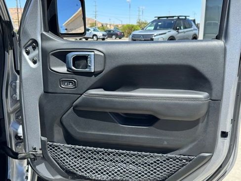 Used 2018 Jeep Wrangler Unlimited Rubicon AWD/4WD image 29