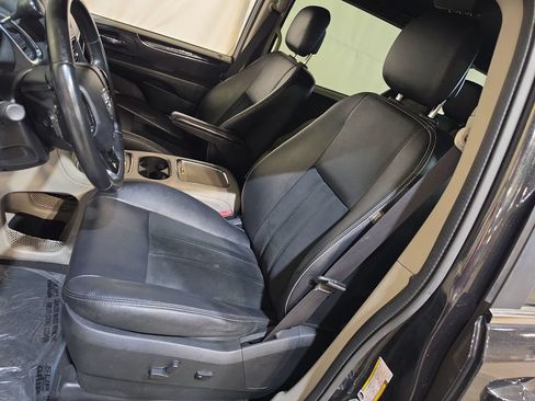Used 2018 Dodge Grand Caravan SXT FWD image 13