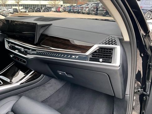 Used 2025 BMW X7 xDrive40i image 19