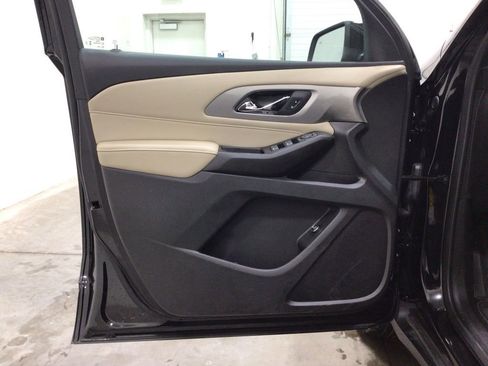 Used 2023 Chevrolet Traverse LT image 15