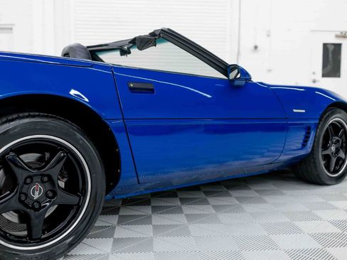 Used 1996 Chevrolet Corvette Convertible RWD image 24