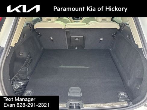 Used 2022 Volvo XC60 T8 Inscription AWD/4WD image 12