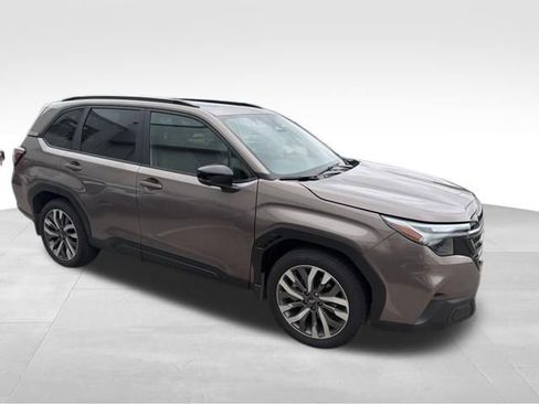 Used 2025 Subaru Forester Touring AWD/4WD image 2