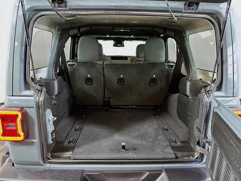 Used 2025 Jeep Wrangler Unlimited Rubicon image 23